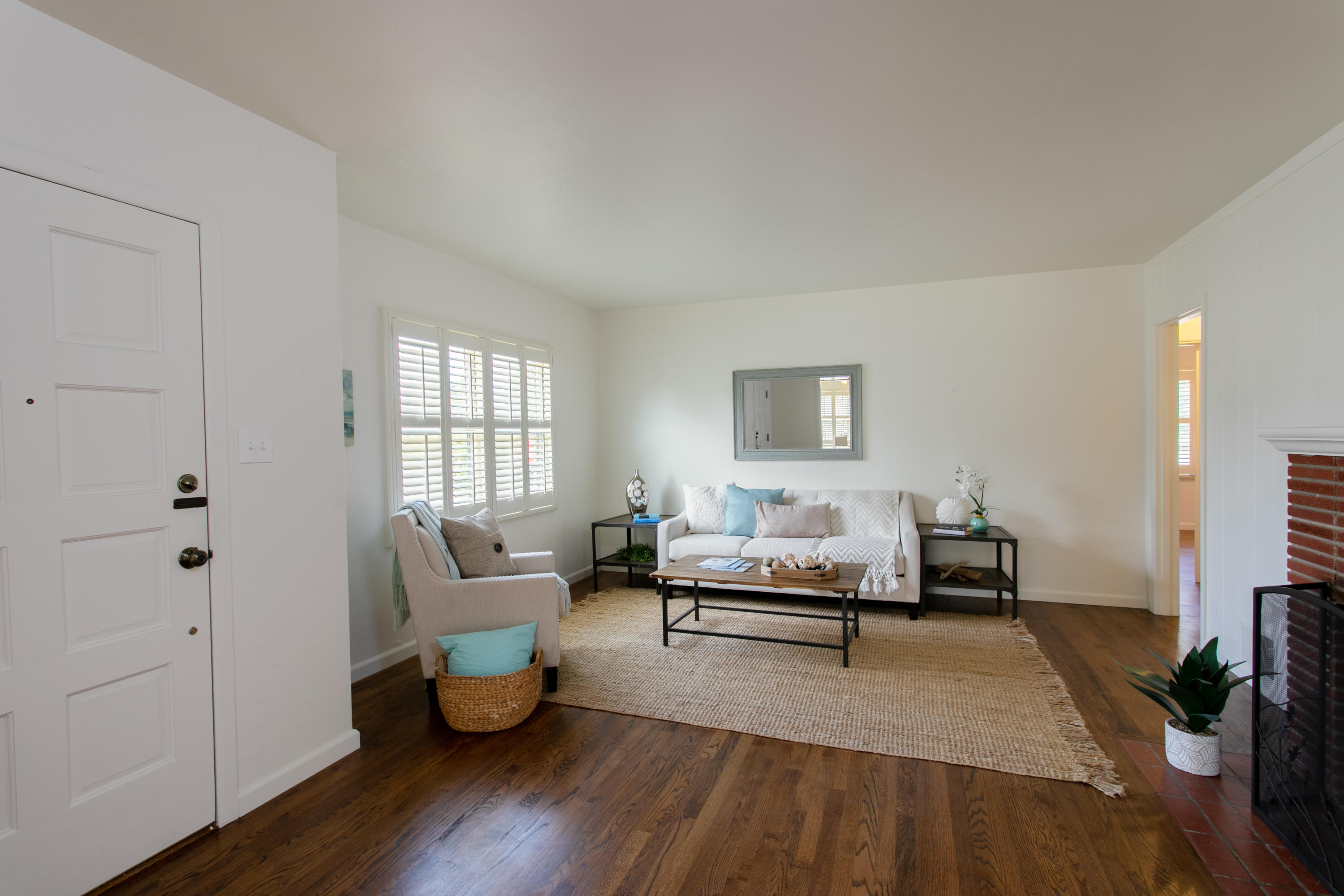 534 Peregrina Road Santa Barbara, CA 93105 - Photo 6 of 22 Entryway/Living Room