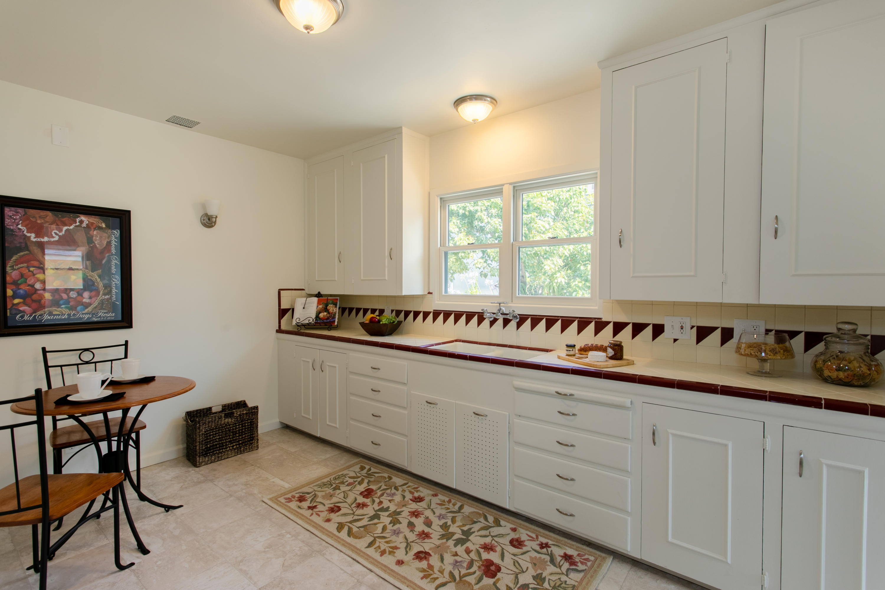 534 Peregrina Road Santa Barbara, CA 93105 - Photo 10 of 22 Kitchen