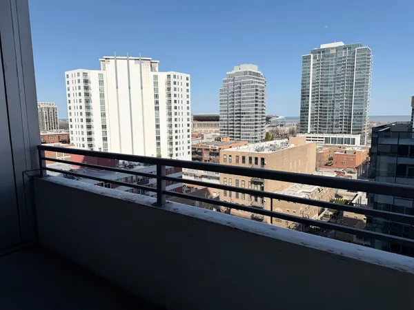 $2,500 | 1720 South Michigan Avenue, Unit 1202, Chicago, IL 60616
