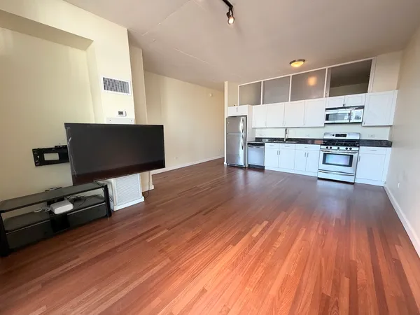$2,500 | 1720 South Michigan Avenue, Unit 1202, Chicago, IL 60616