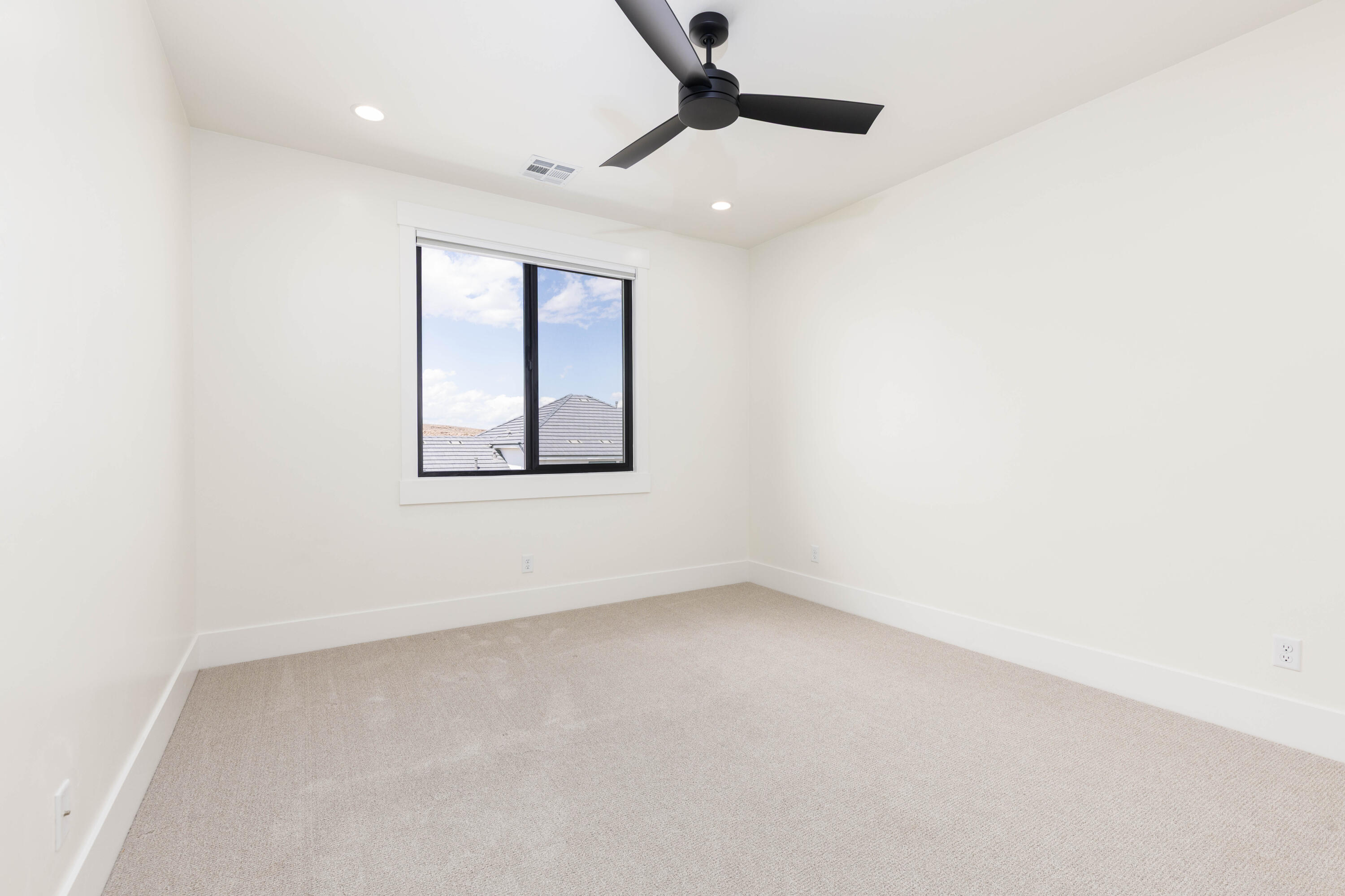 2905 East Yavin Way St. George, UT 84790 - Photo 23 of 32 2905 E Yavin Way-Cox Group (23 of 31)