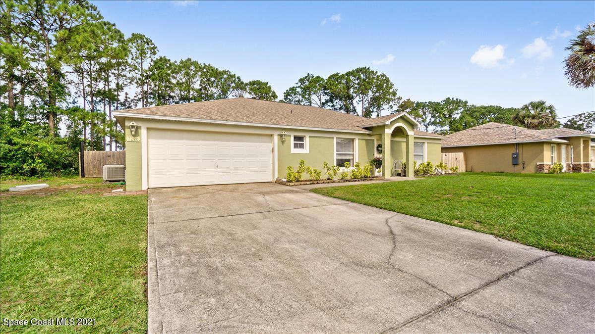 front view of house with a yard