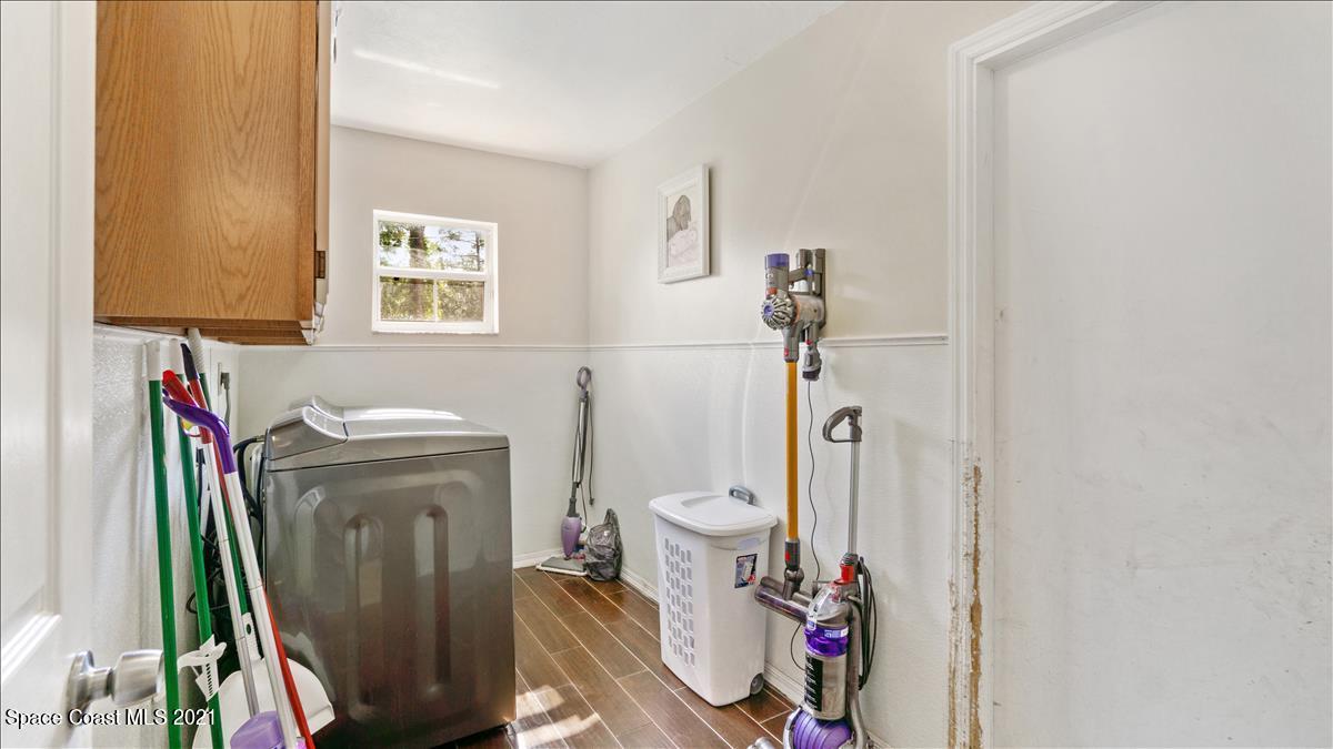 7220 Freeport Road Cocoa, FL 32927 - Photo 8 of 25 a bathroom with a toilet and a sink