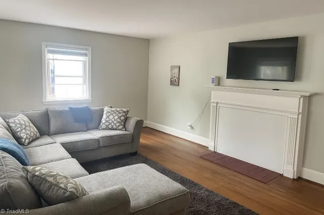 $2,500 | 1100 Glenwood Avenue, Greensboro, NC 27403