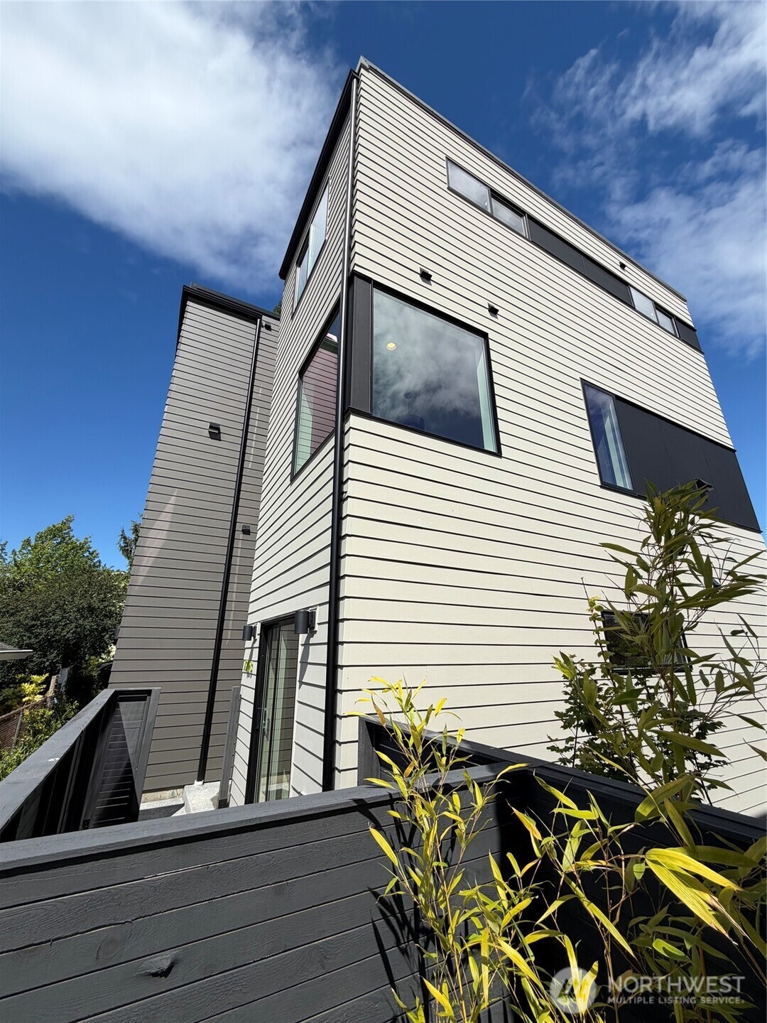 7912 34th Avenue Southwest, Unit B Seattle, WA 98126 - Photo 2 of 17