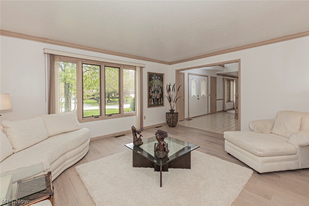 6220 Coldstream Road Cleveland, OH 44143 - Photo 4 of 31 Gallery Image 4