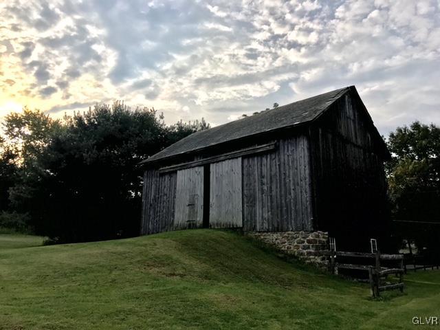 181 East Aluta Mill Road Nazareth, PA 18064 - Photo 8 of 25 a backyard of the house