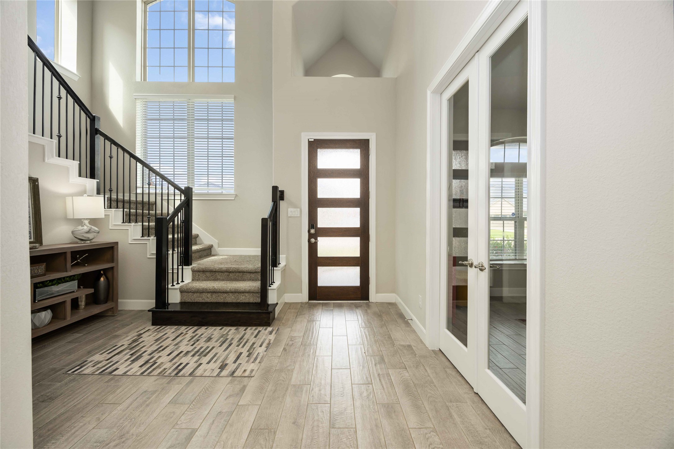 5822 Euclid Loop Rosenberg, TX 77469 - Photo 3 of 35 High ceilings in the foyer welcomes friends and family!