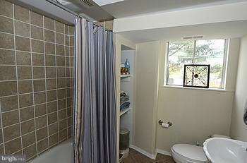1435 Adamsview Road Baltimore, MD 21228 - Photo 19 of 23 Bath