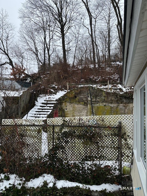 126 Smith Street, Unit 3 Derby, CT 06418 - Photo 5 of 10 a backyard of a house with lots of green space
