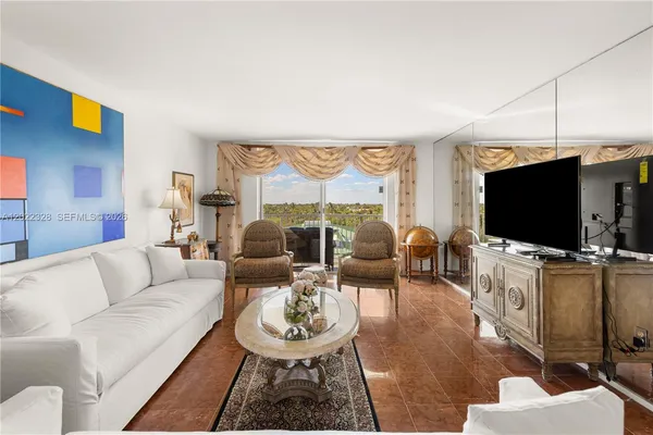 $4,500 | 210 Seaview Drive, Unit 611, Key Biscayne, FL 33149