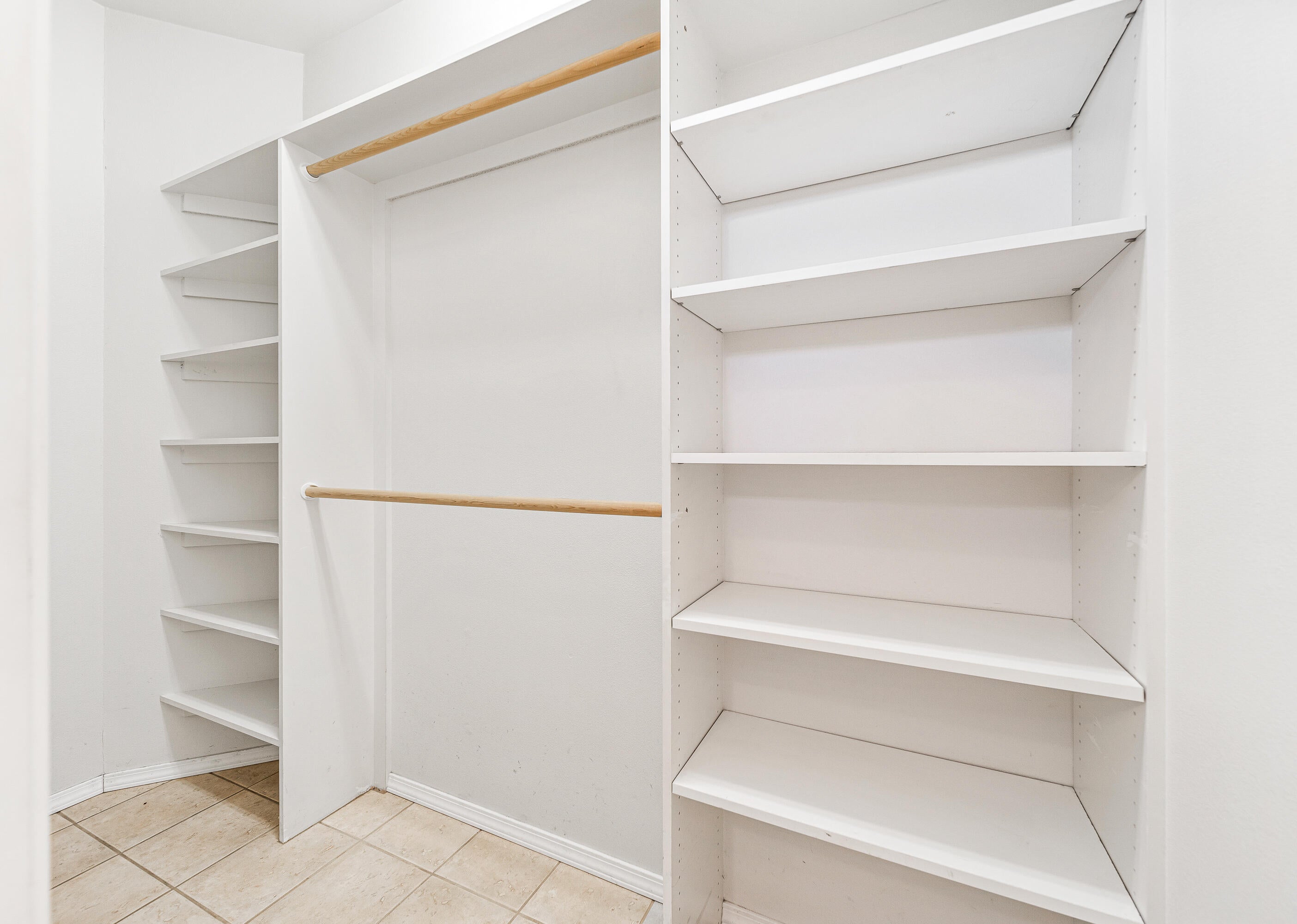 681 Three Pines Road Grants Pass, OR 97526 - Photo 15 of 20 master closet