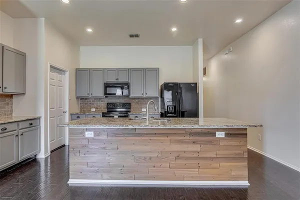 $2,000 | 931 Hunter Lane, Burleson, TX 76028