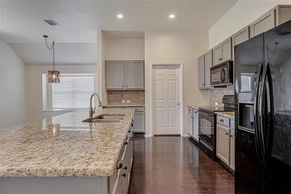 $2,000 | 931 Hunter Lane, Burleson, TX 76028