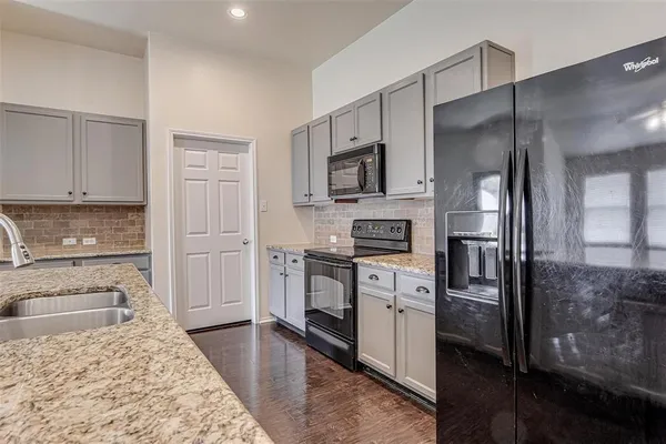 $2,000 | 931 Hunter Lane, Burleson, TX 76028