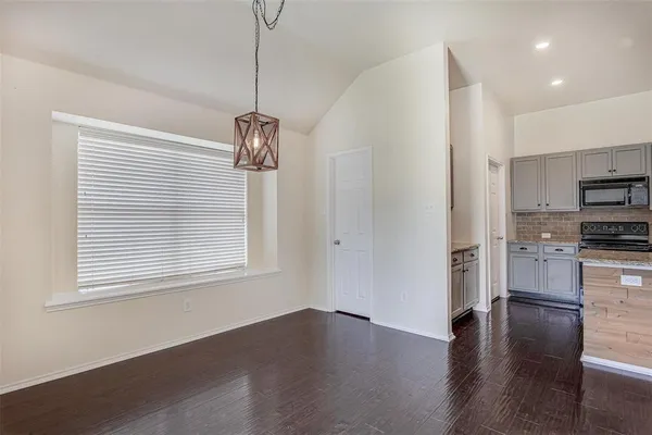 $2,000 | 931 Hunter Lane, Burleson, TX 76028