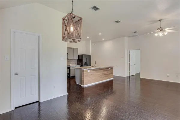 $2,000 | 931 Hunter Lane, Burleson, TX 76028