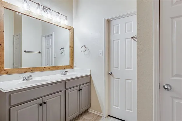 $2,000 | 931 Hunter Lane, Burleson, TX 76028