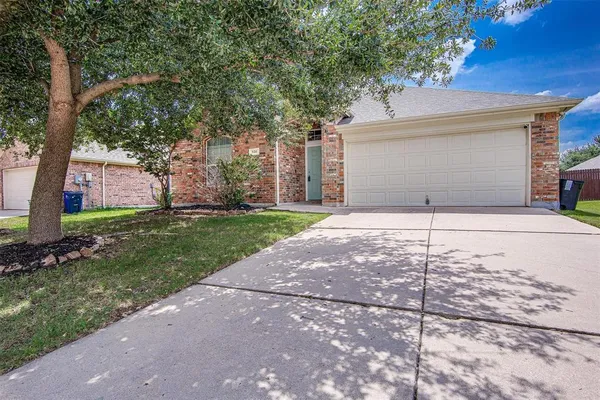 $2,000 | 931 Hunter Lane, Burleson, TX 76028