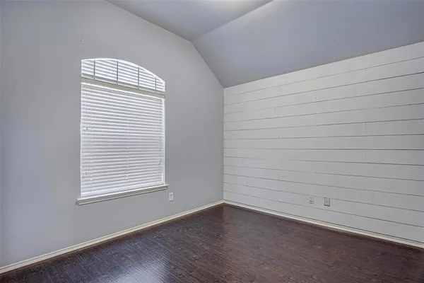 $2,000 | 931 Hunter Lane, Burleson, TX 76028