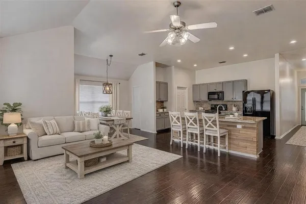 $2,000 | 931 Hunter Lane, Burleson, TX 76028