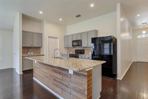 $2,000 | 931 Hunter Lane, Burleson, TX 76028