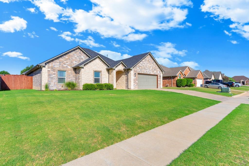 808 Chestnut Grove Drive Cleburne, TX 76033 - Photo 2 of 37