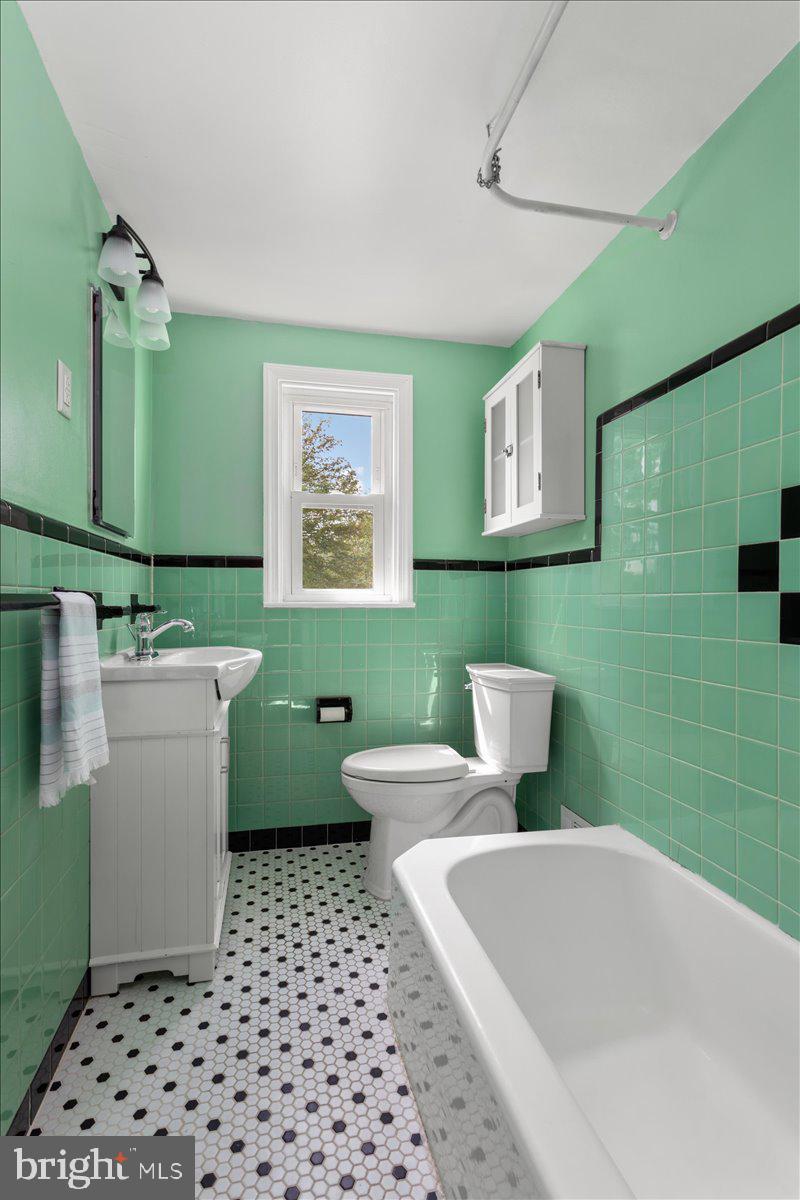 326 Brookhaven Road Brookhaven, PA 19015 - Photo 11 of 21 Bath