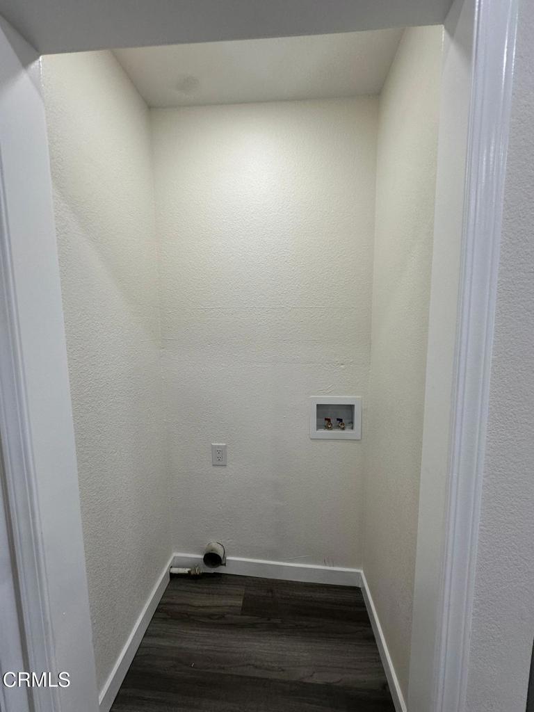 44839 16th Street East Lancaster, CA 93535 - Photo 29 of 53 a bathroom with a window