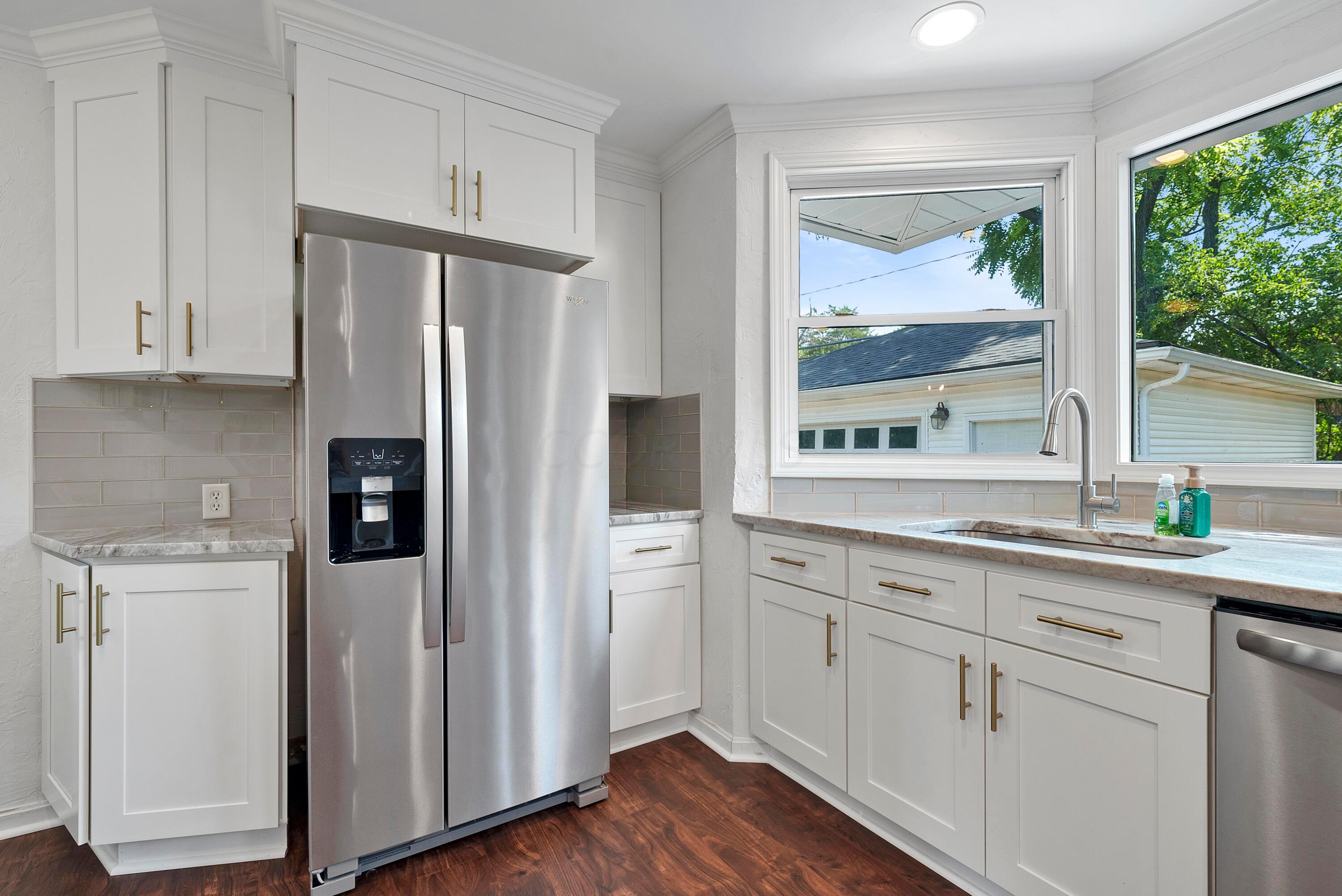 2483 Fishinger Road Columbus, OH 43221 - Photo 10 of 38 Kitchen