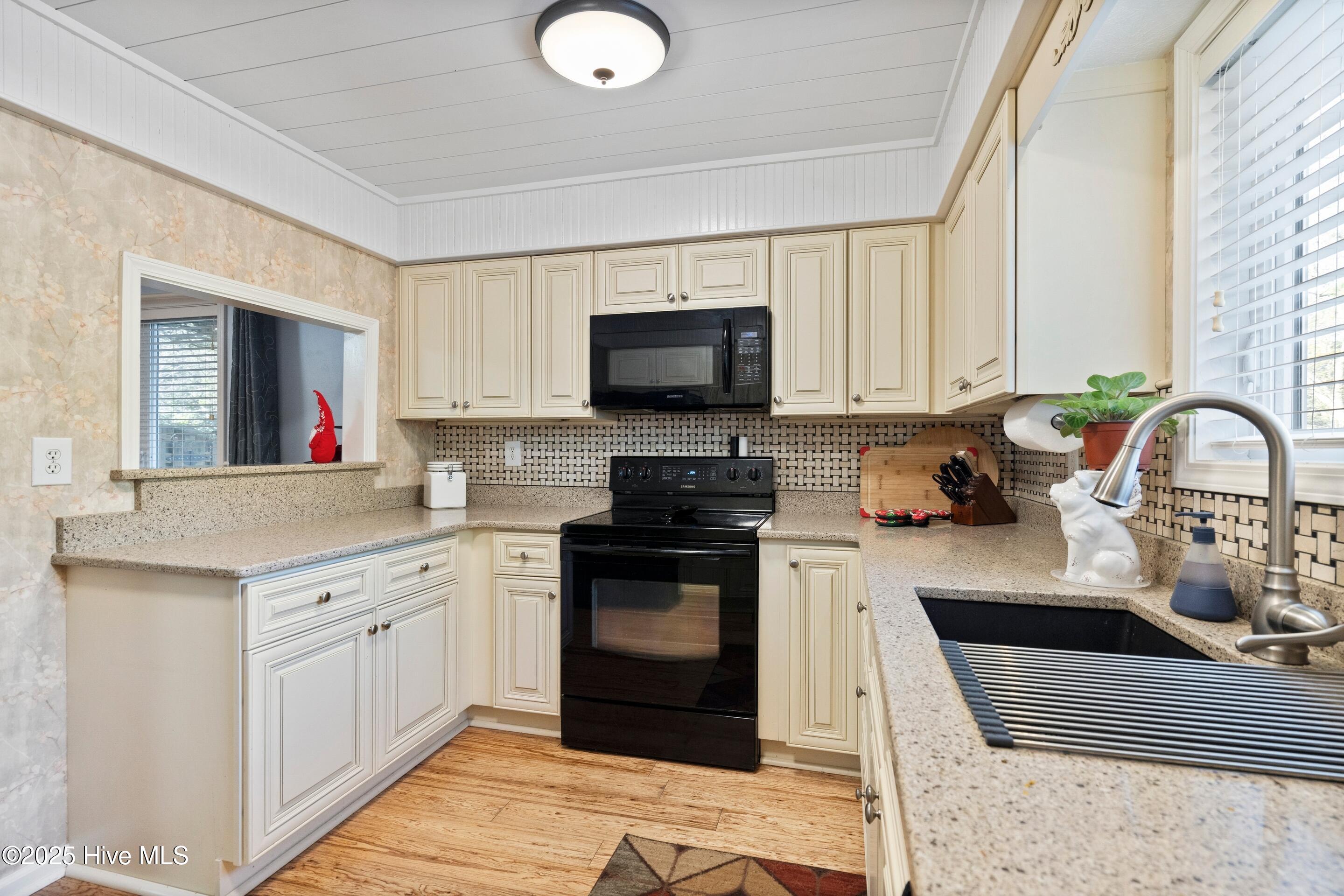 2745 Scotts Hill Loop Road Wilmington, NC 28411 - Photo 11 of 65 mls-DSC05777