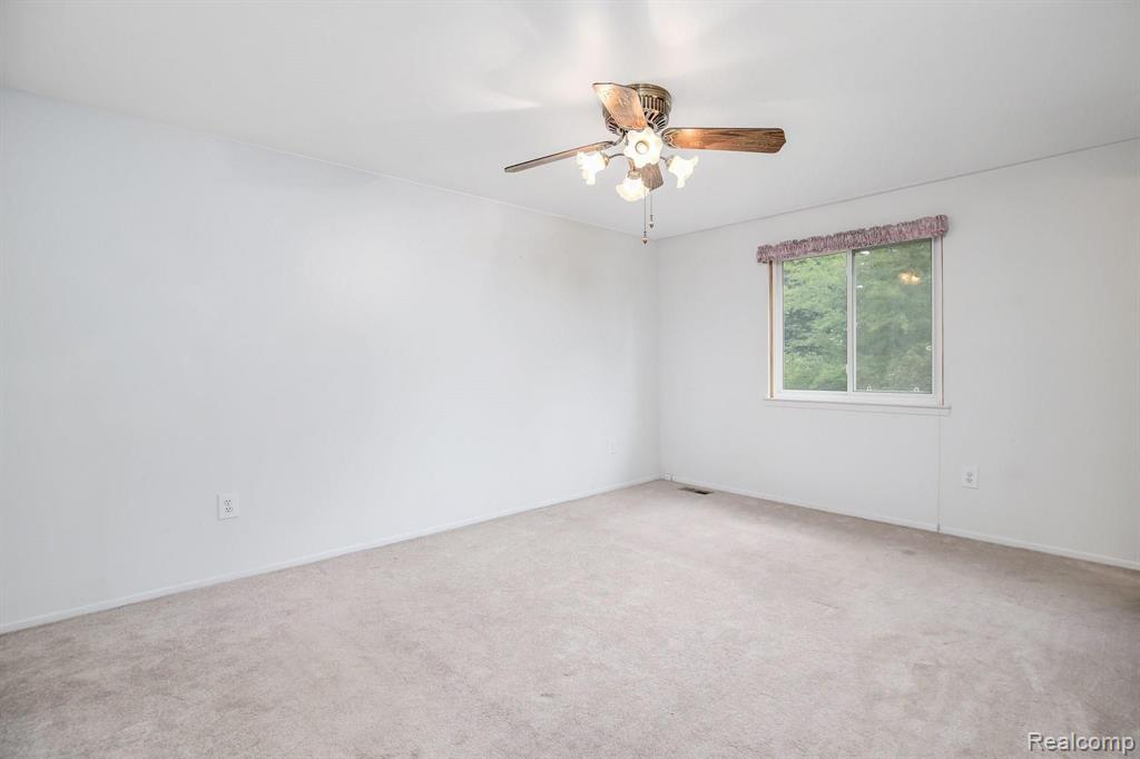 1641 Dennett Lane Rochester Hills, MI 48307 - Photo 21 of 45