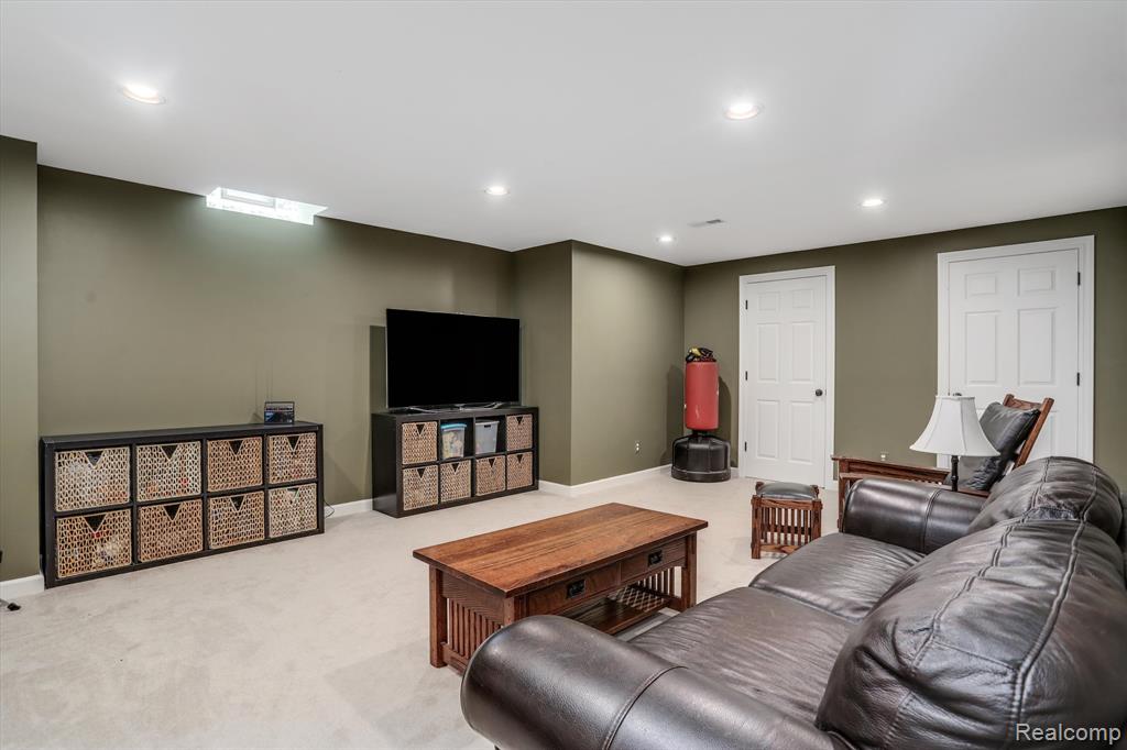 6984 Oakhurst Ridge Road Clarkston, MI 48348 - Photo 57 of 65