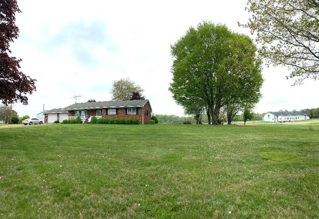 4671 East St Road Bloomfield, IN 47424 - Photo 2 of 34