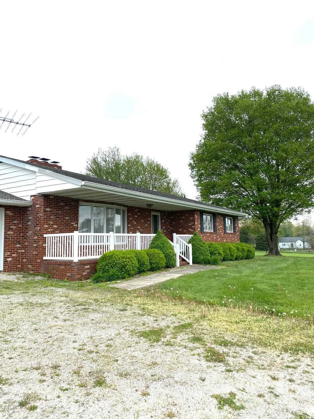 4671 East St Road Bloomfield, IN 47424 - Photo 3 of 34