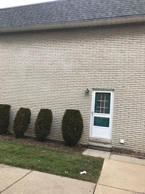 4426 15 Mile Road Sterling Heights, MI 48310 - Photo 4 of 14 IMG_5115.jpg