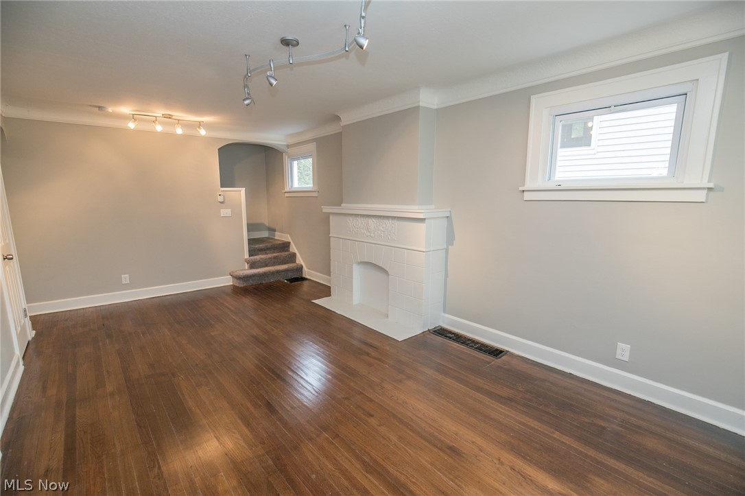 3857 Montevista Road Cleveland, OH 44121 - Photo 4 of 35