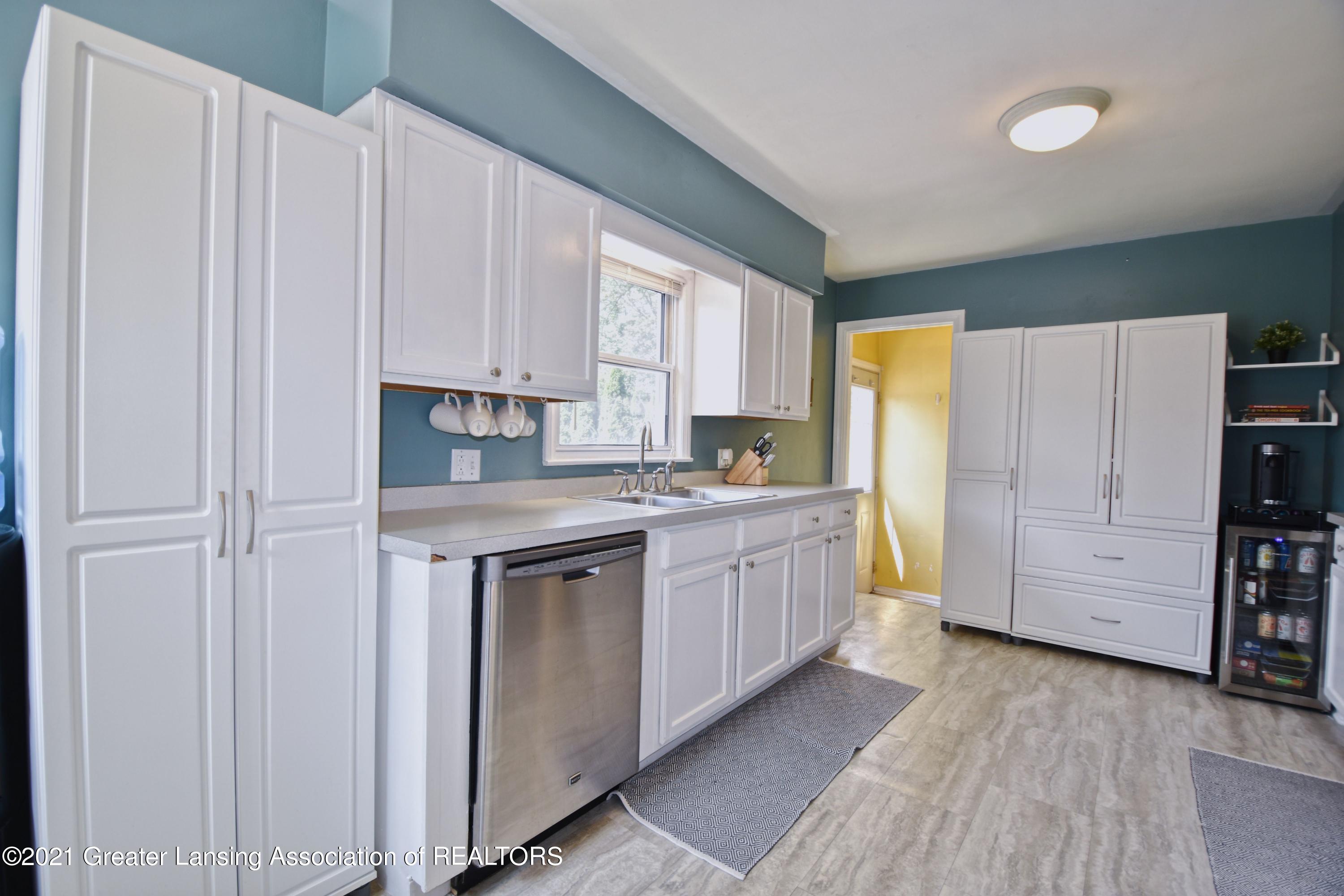 606 Stoner Road Lansing, MI 48917 - Photo 8 of 30 27