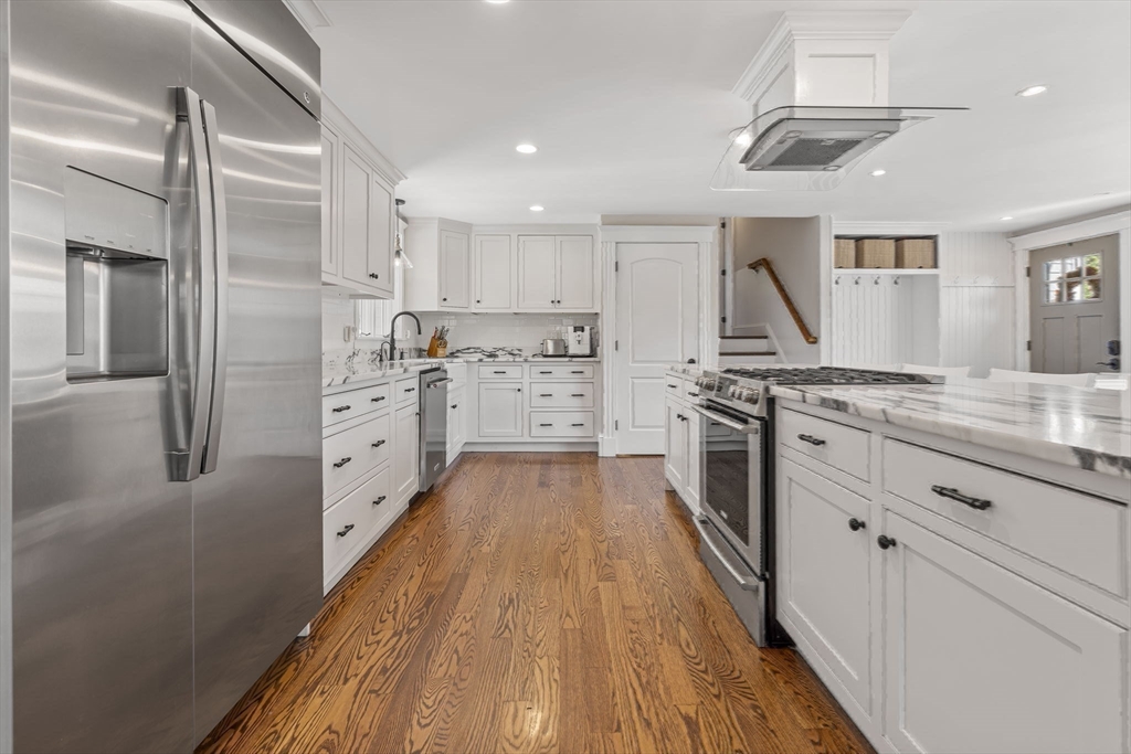 11 Crowley Road Burlington, MA 01803 - Photo 4 of 42 Gallery Image 4
