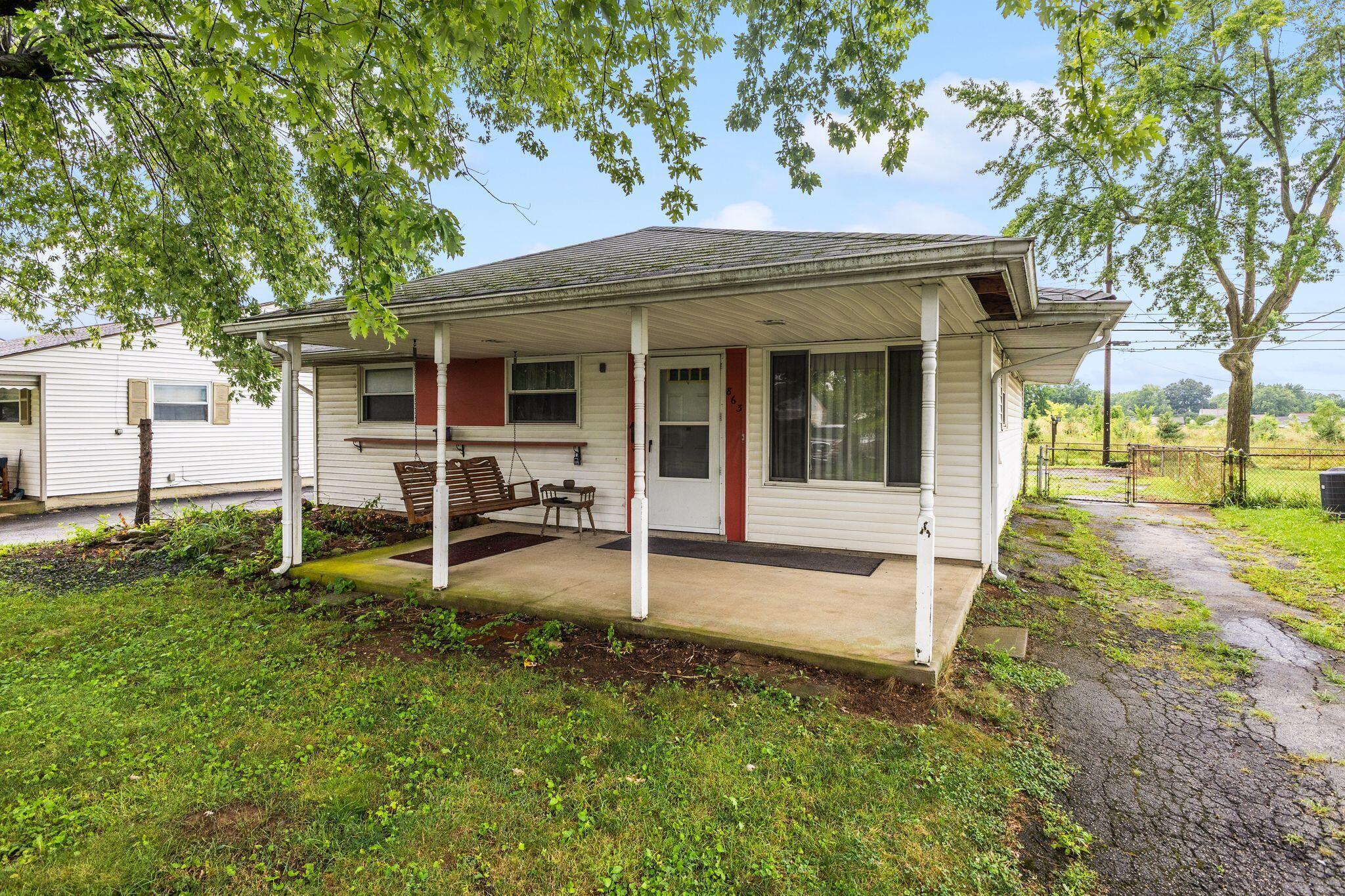863 Bruckner Road Columbus, OH 43207 - Photo 2 of 24 2_A24A0609