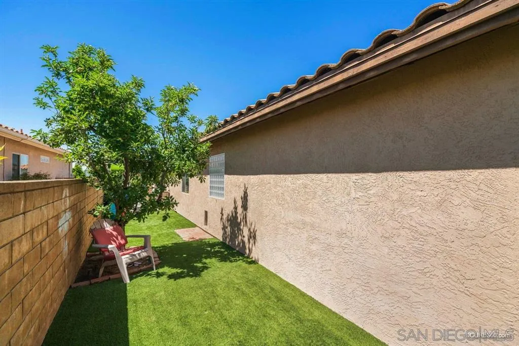 2332 Columbine Road Alpine, CA 91901 - Photo 20 of 25 a view of backyard with garden