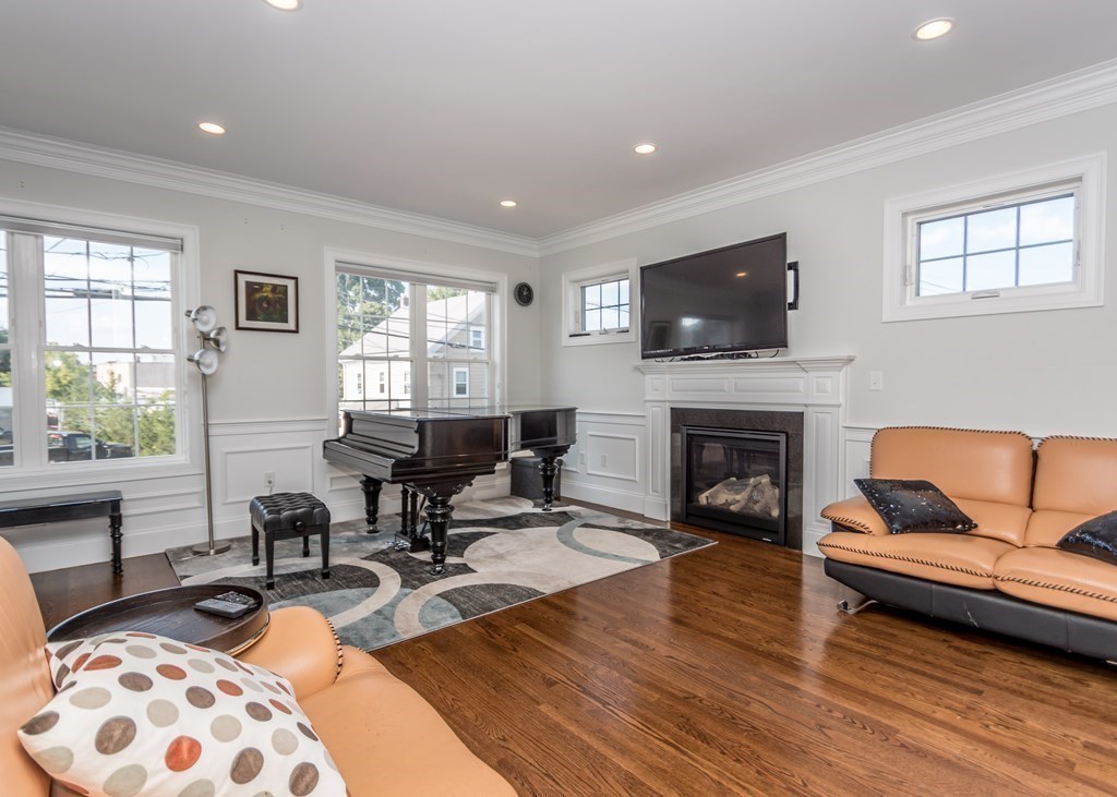 12 Cedar Street, Unit 1 Waltham, MA 02453 - Photo 11 of 33