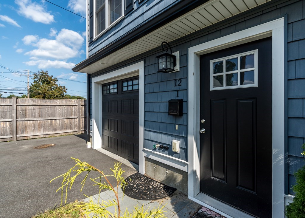12 Cedar Street, Unit 1 Waltham, MA 02453 - Photo 2 of 33