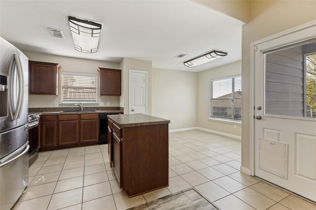 192 Buffalo Ridge Road Newark, TX 76071 - Photo 11 of 33 Island Kitchen open to dining