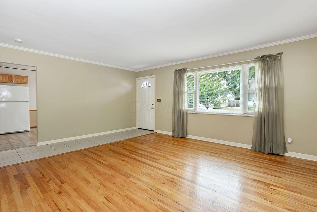 918 Farnham Road Columbus, OH 43220 - Photo 8 of 77 Living Room