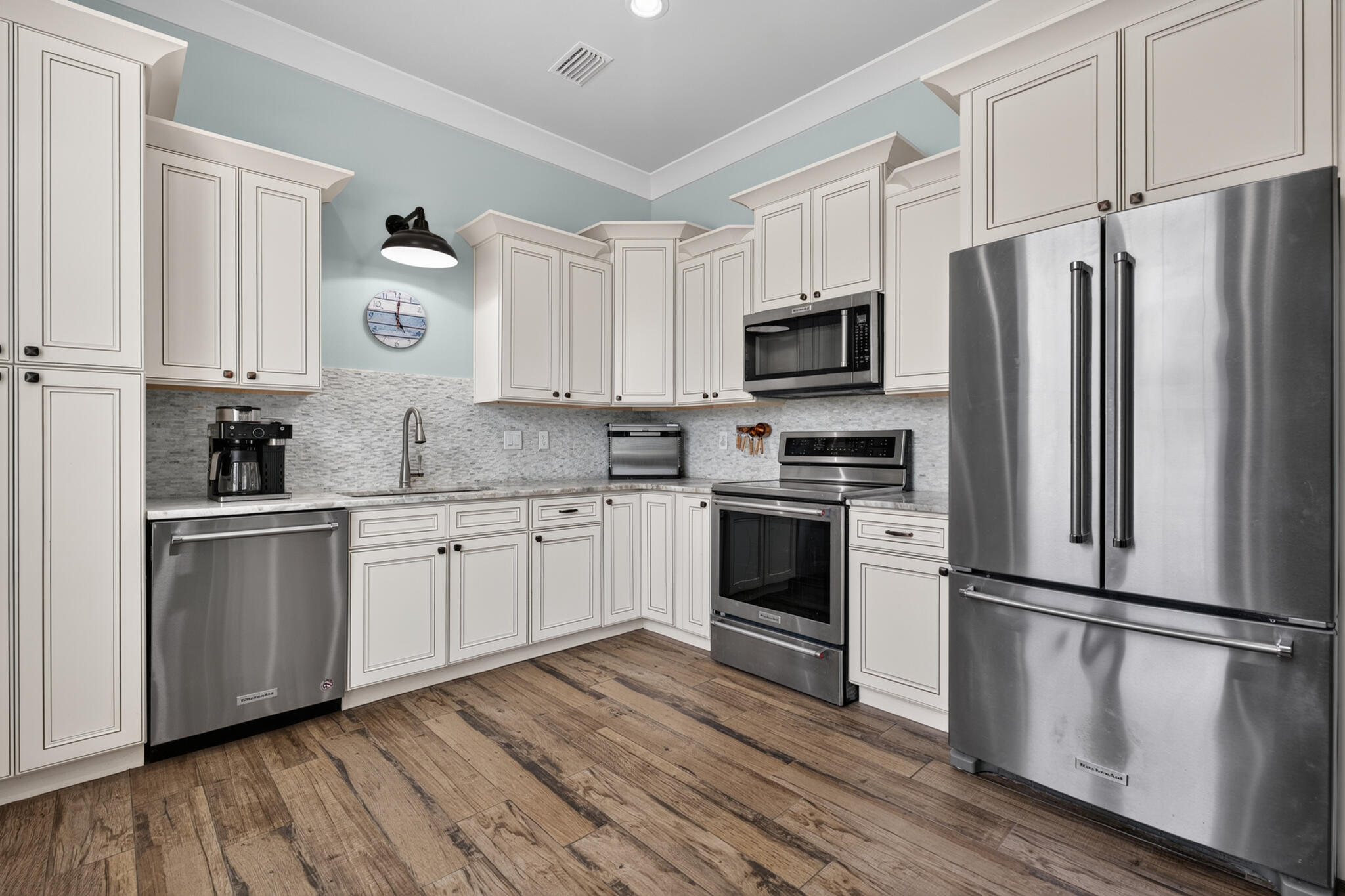995 Airport Road, Unit 1 Destin, FL 32541 - Photo 17 of 62 Kitchen with custom cabinetry