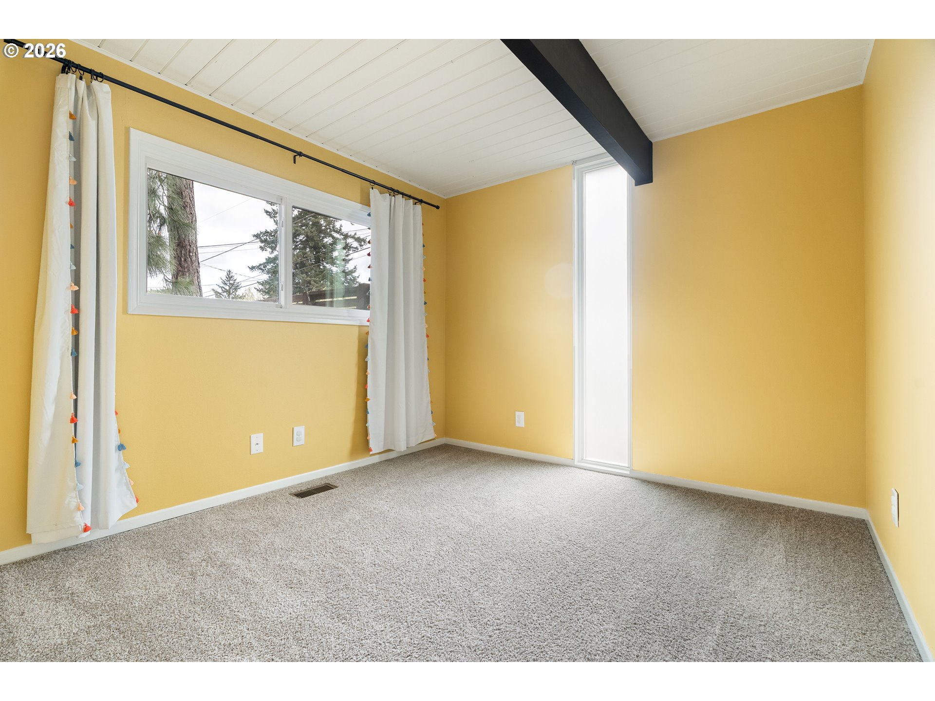 7125 Southwest 105th Avenue Beaverton, OR 97008 - Photo 34 of 39 a view of an empty room with a window