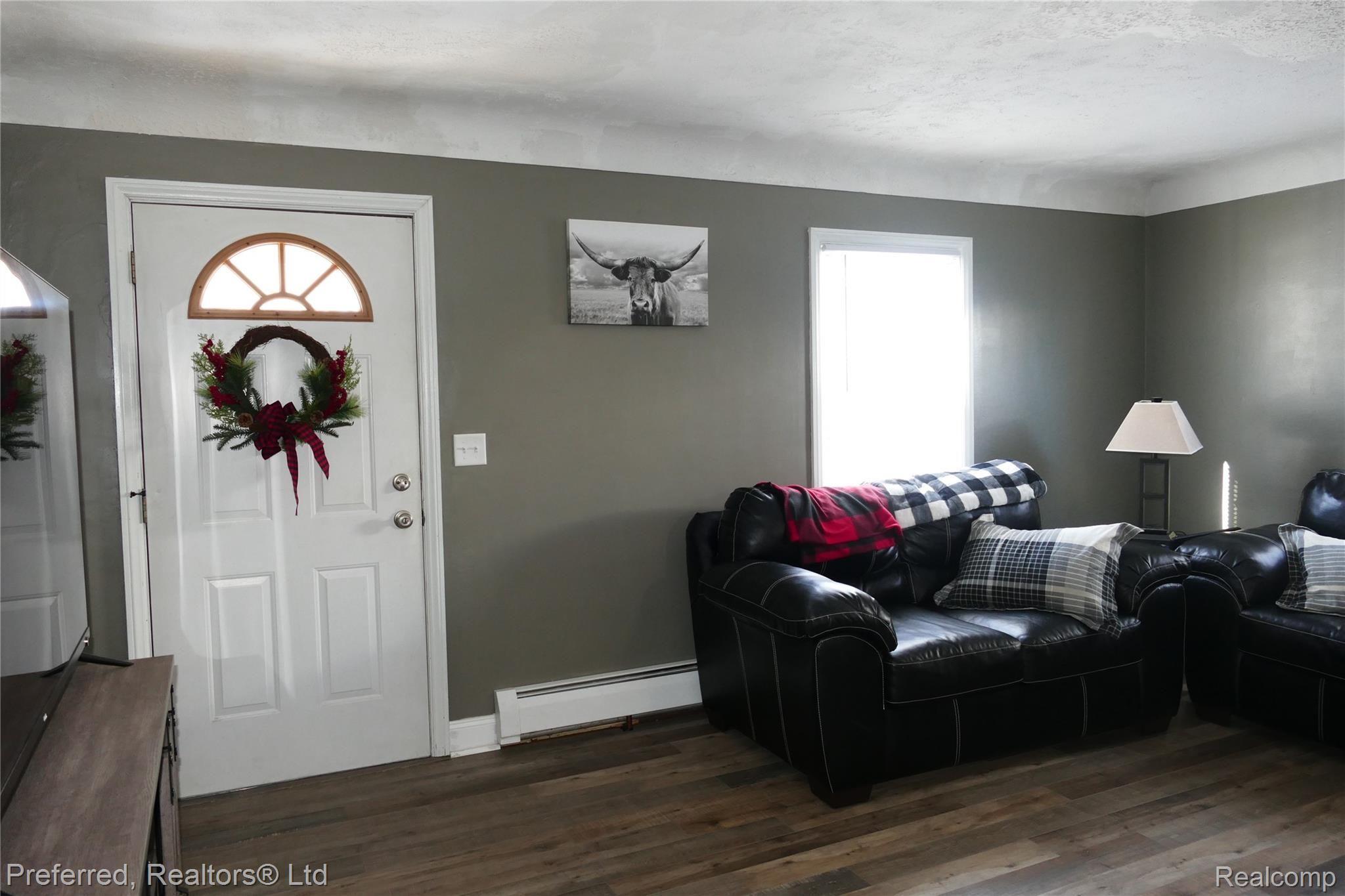 13975 Sheldon Road Belleville, MI 48111 - Photo 9 of 22 P1020790.JPG