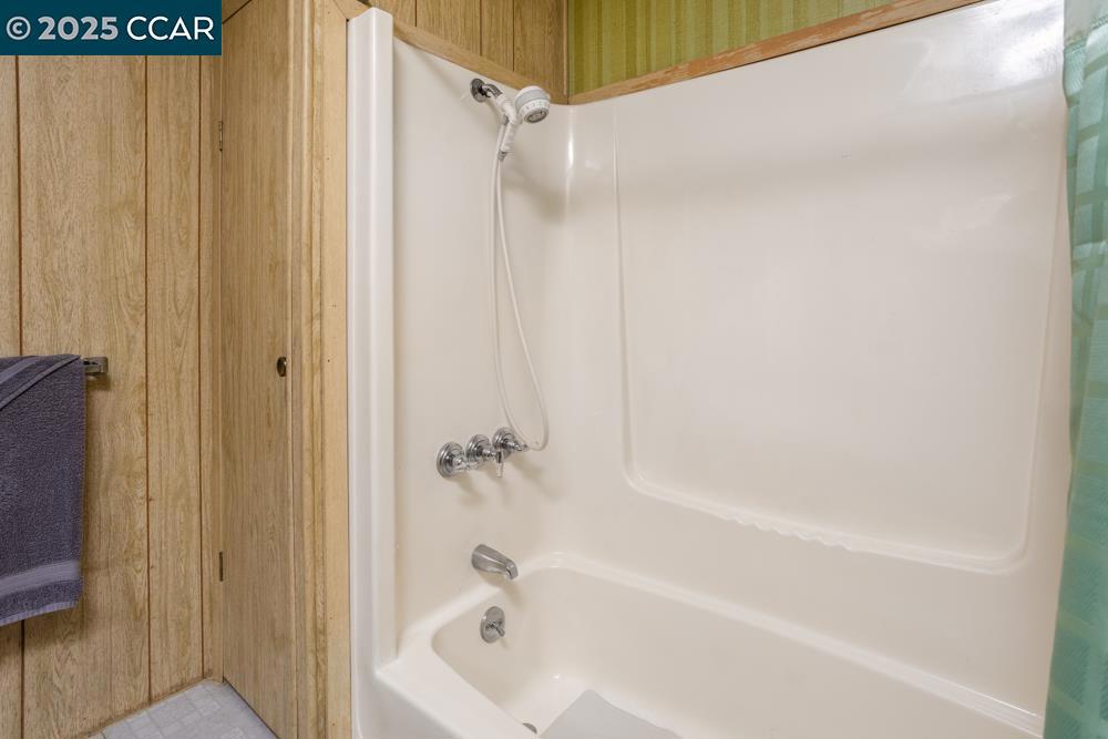 2110 Dalis Drive Concord, CA 94520 - Photo 20 of 30 a bathroom with a shower and a bath tub