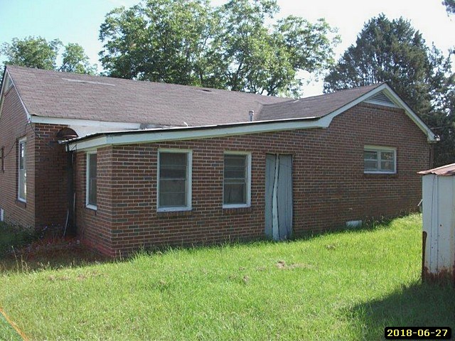21 Main Street Georgetown, GA 39854 - Photo 2 of 7 a front view of a house with garden